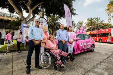 El Rocasa se sube al taxi rosa de la lucha contra el cáncer (Foto TA)